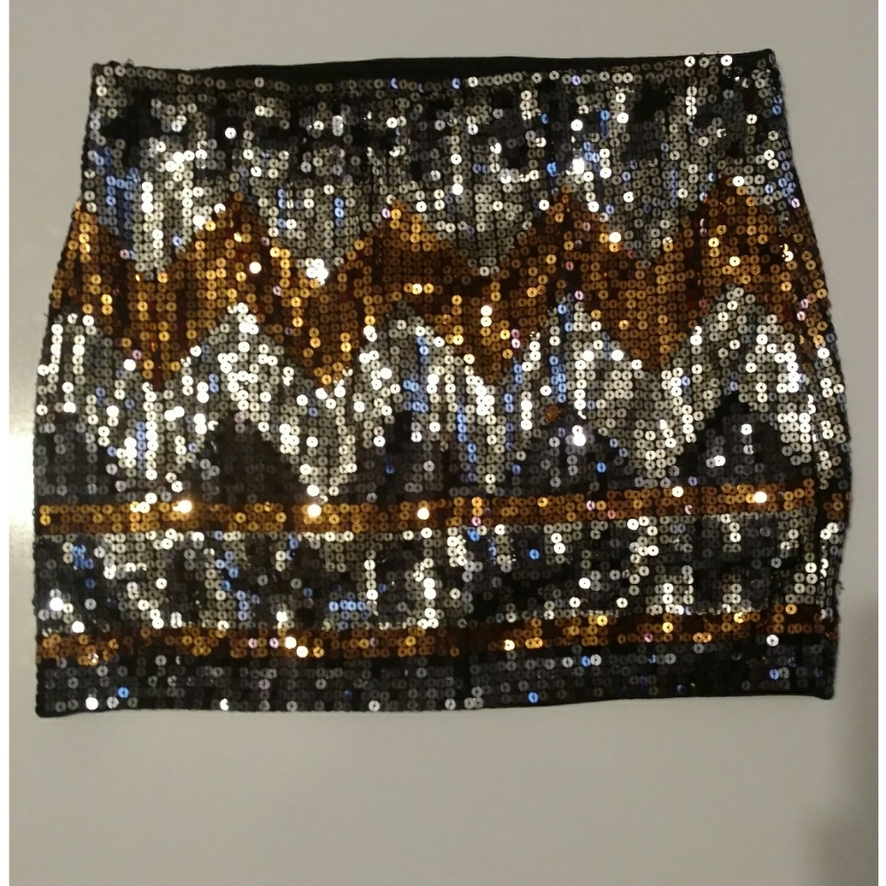 Daytrip Buckle Brand Full Sequin Aztec print skirt